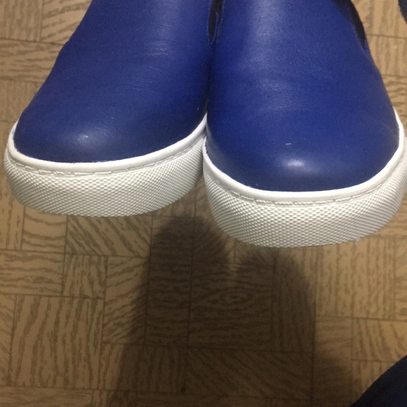 Women’s sneakers in cobalt blue, size 6.5 from Kenneth Cole. Never worn - Picture 5 of 7
